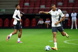 问鼎娱乐app：新疆6分险胜上海 伊力福拉提末节连得12分制胜.